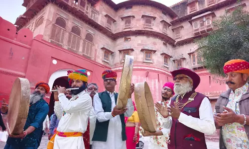Bikaner: भांग के साथ शुरू हुई होली की रौनक Bikaner: भांग के साथ शुरू हुई होली की रौनक