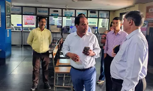 कलेक्टर डॉ. गौरव सिंह ने जिला चिकित्सालय का औचक निरीक्षण