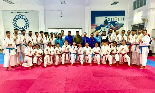 खेल मंत्रालय ने फेडरेशन विवाद के बीच कराटे के संचालन के लिए IOA को तदर्थ समिति गठित करने को कहा खेल मंत्रालय ने फेडरेशन विवाद के बीच कराटे के संचालन के लिए IOA को तदर्थ समिति गठित करने को कहा