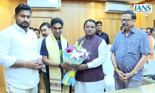 मोहन चरण माझी ने पैरालंपियन प्रमोद भगत को बहरीन में छठा गोल्ड जीतने पर किया सम्मानित मोहन चरण माझी ने पैरालंपियन प्रमोद भगत को बहरीन में छठा गोल्ड जीतने पर किया सम्मानित