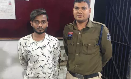 CG: दिनदहाड़े महिला से पर्स लूटने वाला आरोपी गिरफ्तार, चोरी का सामान बरामद