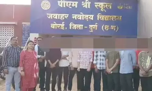 जवाहर नवोदय विद्यालय बोरई में छात्रों से मारपीट का आरोप, दो शिक्षक गिरफ्तार जवाहर नवोदय विद्यालय बोरई में छात्रों से मारपीट का आरोप, दो शिक्षक गिरफ्तार