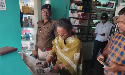 नशा मुक्ति अभियान के तहत रायगढ़ में 15 मेडिकल स्टोर्स को कड़ी चेतावनी