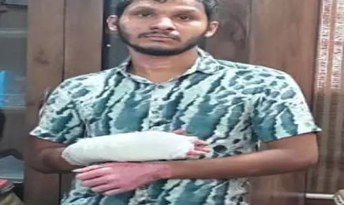 होटल के कमरे में युवती की मौत, मानसिक प्रताड़ना के आरोप में योगेंद्र साहू गिरफ्तार होटल के कमरे में युवती की मौत, मानसिक प्रताड़ना के आरोप में योगेंद्र साहू गिरफ्तार