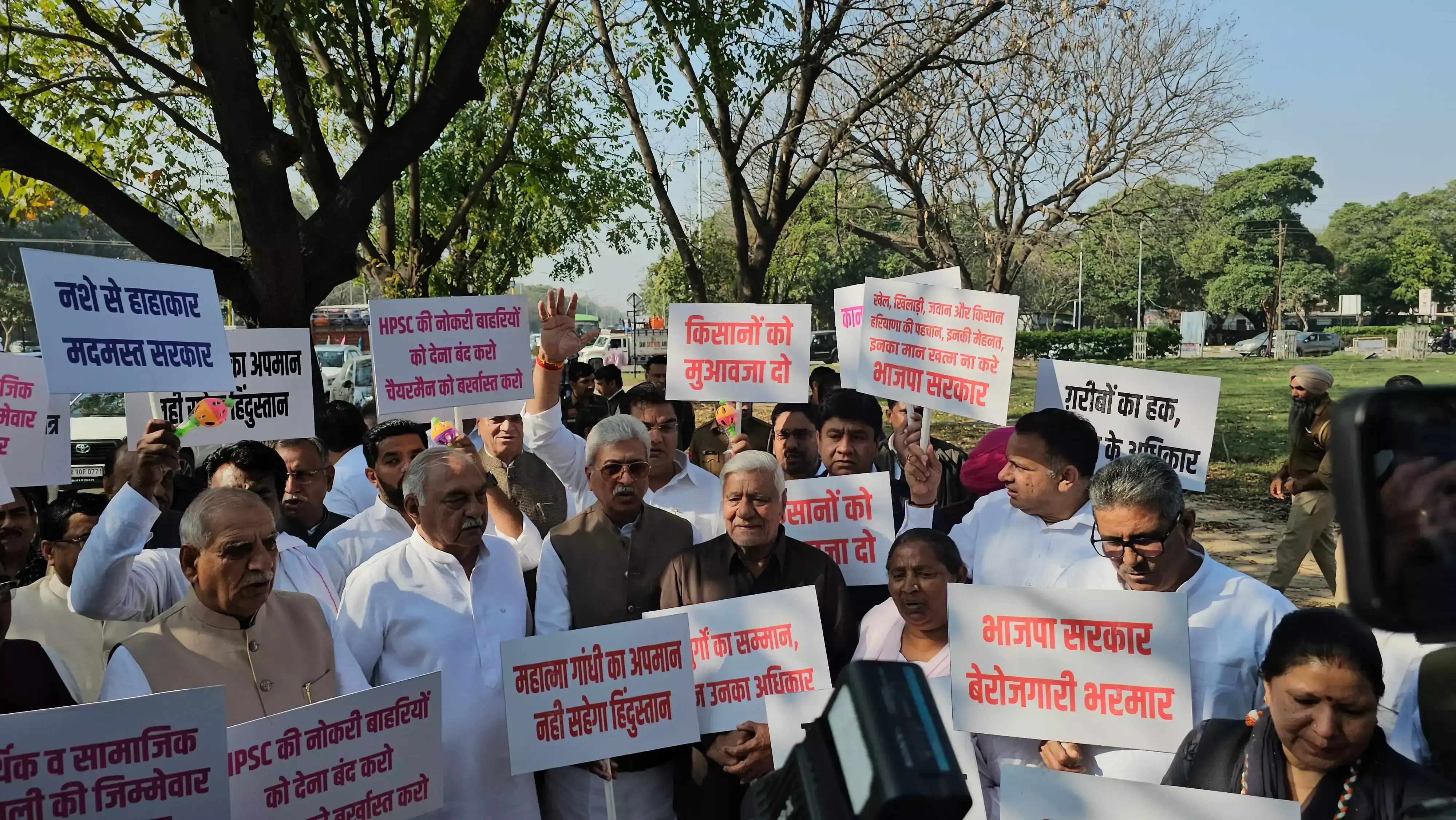 Chandigarh: मनरेगा और बेरोजगारी पर कांग्रेस का घेराव Chandigarh: मनरेगा और बेरोजगारी पर कांग्रेस का घेराव