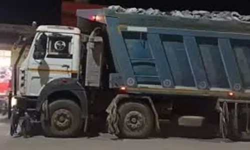 Auraiya: ओवरलोडिंग और टैक्स चोरी पर कार्रवाई
