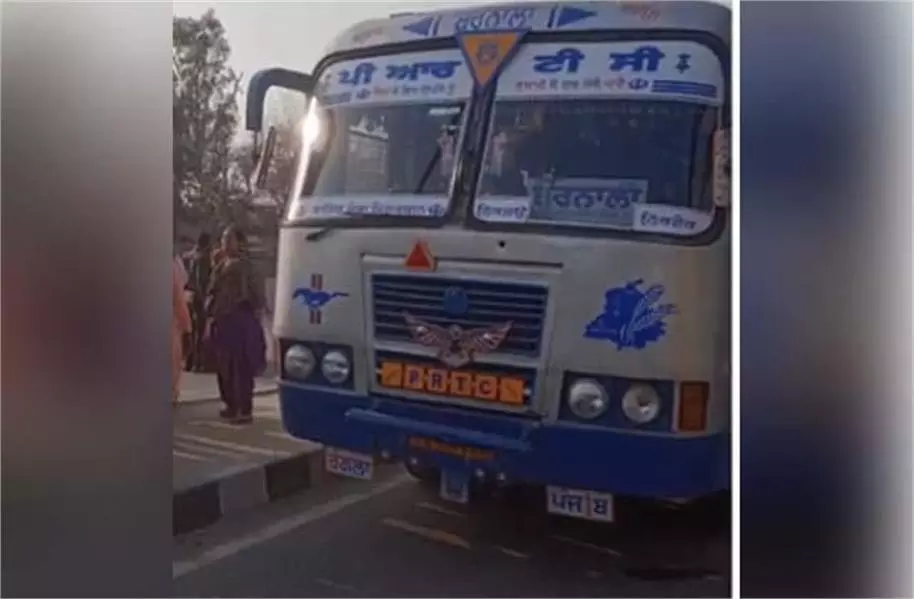 Punjab:PRTC बस में लूट,सवारियों में फैली दहशत Punjab:PRTC बस में लूट,सवारियों में फैली दहशत