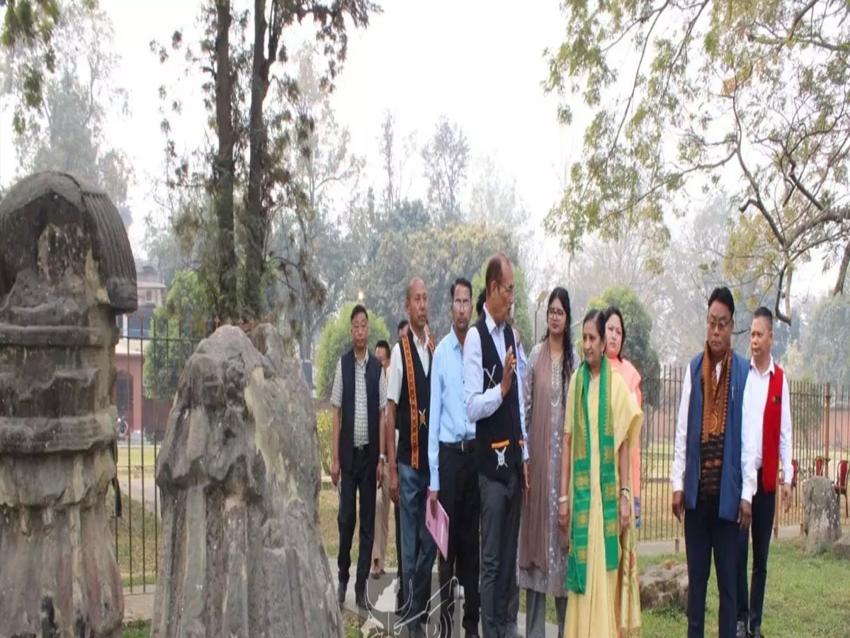 राज्य मंत्री निमुबेन ने Dimapur में कछारी खंडहर और दुर्गा मंदिर का दौरा किया राज्य मंत्री निमुबेन ने Dimapur में कछारी खंडहर और दुर्गा मंदिर का दौरा किया