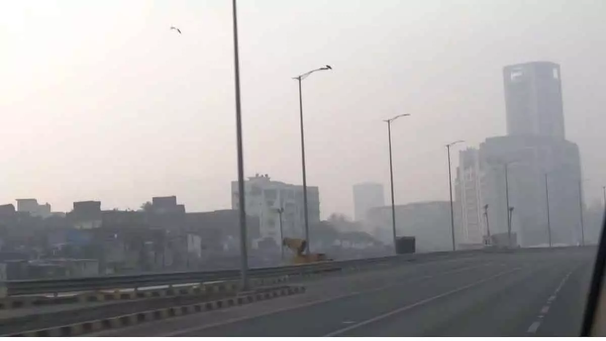 Mumbai weather : शहर के आसमान में धुंध छाई Mumbai weather : शहर के आसमान में धुंध छाई
