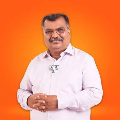 रवींद्र चव्हाण ने महाराष्ट्र में घोषित की नई राज्य कार्यकारिणी, उपाध्यक्ष से मुख्य प्रवक्ता तक पदों का ऐलान रवींद्र चव्हाण ने महाराष्ट्र में घोषित की नई राज्य कार्यकारिणी, उपाध्यक्ष से मुख्य प्रवक्ता तक पदों का ऐलान