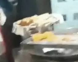 Jalandhar: स्कूटी की टक्कर से जलेबी विक्रेता पर गिरा खौलता तेल, हालत गंभीर Jalandhar: स्कूटी की टक्कर से जलेबी विक्रेता पर गिरा खौलता तेल, हालत गंभीर
