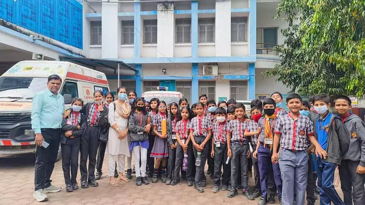 MP : पीएम श्री केंद्रीय विद्यालय के छात्रों ने कसरावद कम्युनिटी हेल्थ सेंटर का दौरा किया MP : पीएम श्री केंद्रीय विद्यालय के छात्रों ने कसरावद कम्युनिटी हेल्थ सेंटर का दौरा किया