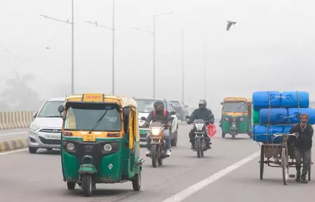 मौसम ने बदला फिर मिजाज, उत्तर पश्चिमी भारत की पहाड़ियों पर हो रही बर्फबारी का असर अब मैदानी इलाकों में मौसम ने बदला फिर मिजाज, उत्तर पश्चिमी भारत की पहाड़ियों पर हो रही बर्फबारी का असर अब मैदानी इलाकों में