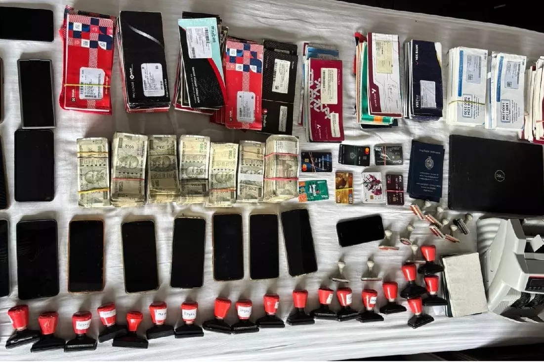 Hyderabad पुलिस ने साइबर फ्रॉड गिरोह का भंडाफोड़ किया, 16 राज्यों में 104 गिरफ्तार Hyderabad पुलिस ने साइबर फ्रॉड गिरोह का भंडाफोड़ किया, 16 राज्यों में 104 गिरफ्तार