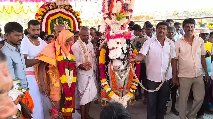 Kanakapura : शिवनहल्ली शिव शंकर मठ में मेला Kanakapura : शिवनहल्ली शिव शंकर मठ में मेला