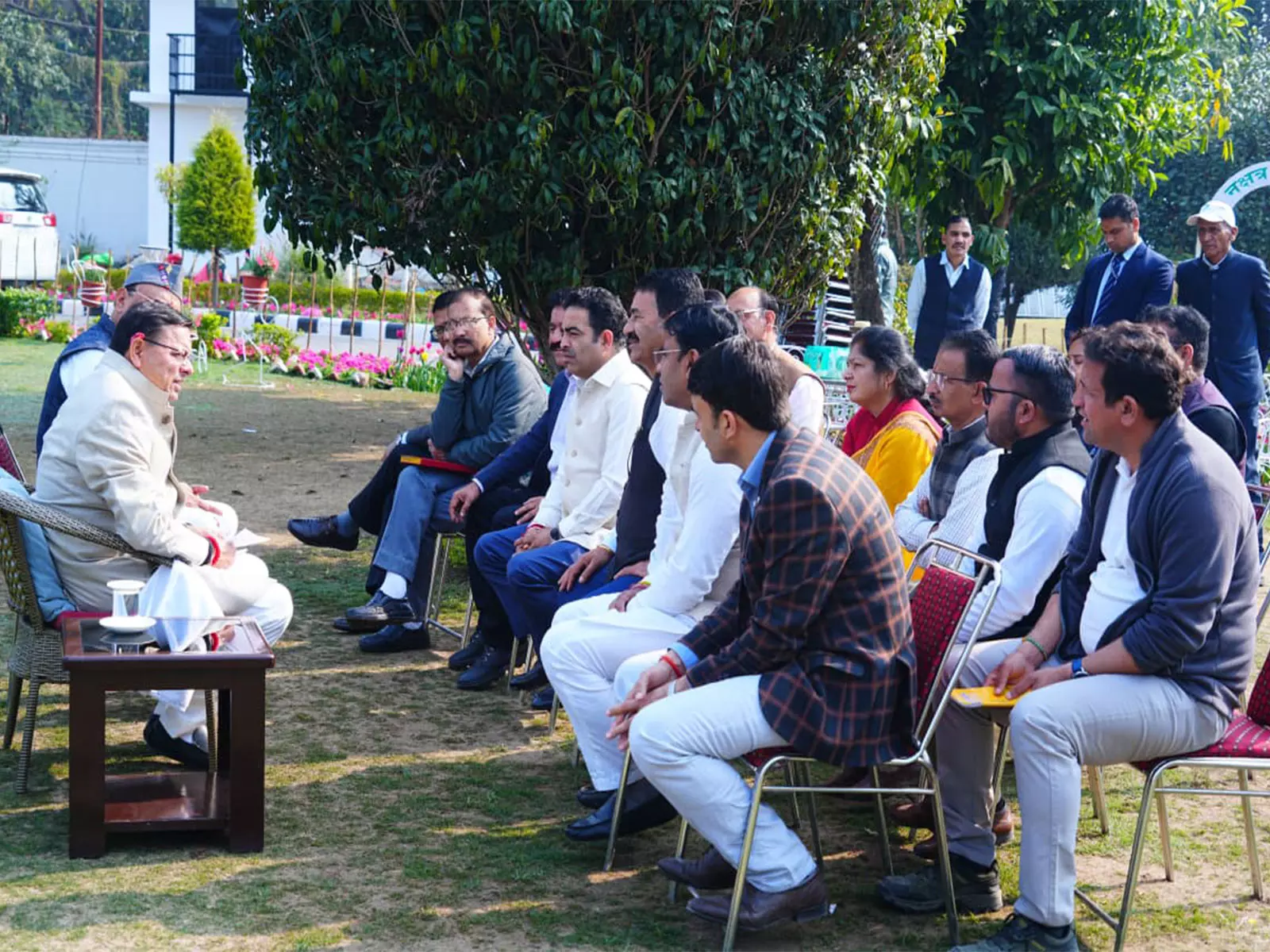 देहरादून निदेशालय घटना के बाद धामी ने सरकारी अधिकारियों और शिक्षकों की सुरक्षा के लिए SOP जारी की देहरादून निदेशालय घटना के बाद धामी ने सरकारी अधिकारियों और शिक्षकों की सुरक्षा के लिए SOP जारी की