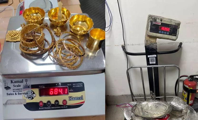 एयरपोर्ट पर कस्टम विभाग ने महिला तस्कर को पकड़ा, 5.42 करोड़ के आभूषण और लग्जरी घड़ियां जब्त एयरपोर्ट पर कस्टम विभाग ने महिला तस्कर को पकड़ा, 5.42 करोड़ के आभूषण और लग्जरी घड़ियां जब्त