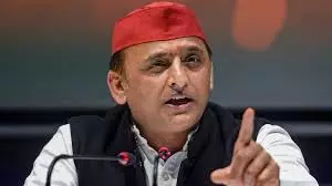 Lucknow: अखिलेश यादव के बयान से सियासत गरम Lucknow: अखिलेश यादव के बयान से सियासत गरम