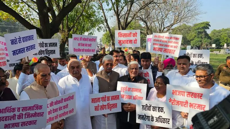 Haryana विधानसभा तक कांग्रेस मार्च का नेतृत्व किया, भाजपा शासन में घोटालों का आरोप लगाया Haryana विधानसभा तक कांग्रेस मार्च का नेतृत्व किया, भाजपा शासन में घोटालों का आरोप लगाया