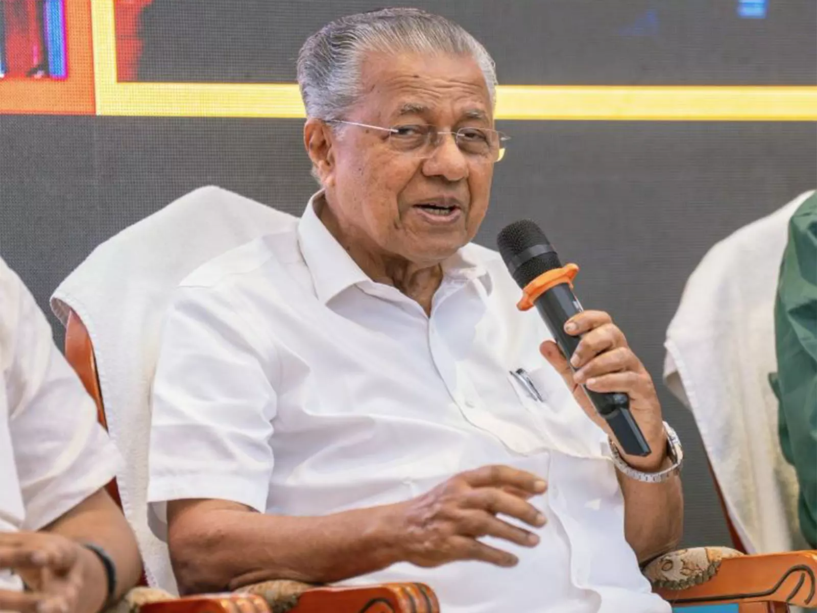 Pinarayi Vijayan ने राज्यपाल की मांग पर कहा- पत्र पर विचार की जरूरत नहीं Pinarayi Vijayan ने राज्यपाल की मांग पर कहा- पत्र पर विचार की जरूरत नहीं