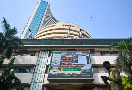 सेंसेक्स 1,068 अंक गिरकर बंद; एथ्रोंपिक के दावों से आईटी शेयरों में भारी बिकवाली सेंसेक्स 1,068 अंक गिरकर बंद; एथ्रोंपिक के दावों से आईटी शेयरों में भारी बिकवाली