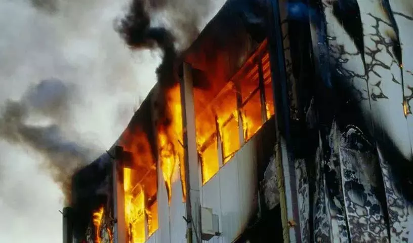 Meerut के एक घर में शॉर्ट सर्किट से लगी भीषण आग, 5 बच्चों समेत 6 की मौत Meerut के एक घर में शॉर्ट सर्किट से लगी भीषण आग, 5 बच्चों समेत 6 की मौत