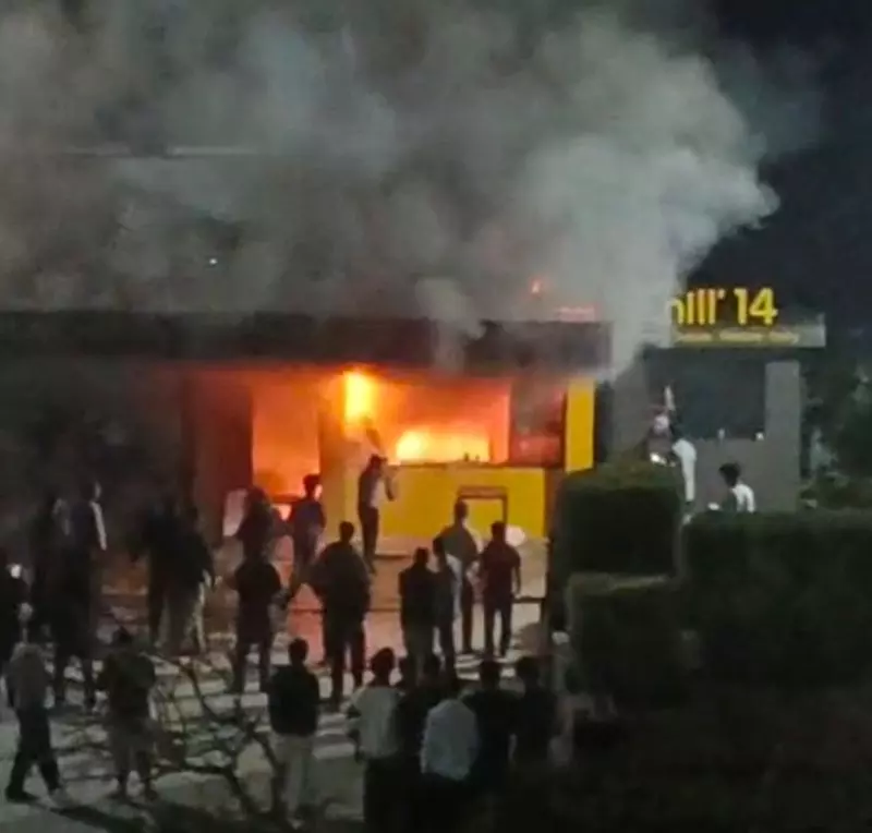 Panipat यूनिवर्सिटी के कैफे में आग लगने से स्टूडेंट्स में दहशत फैल गई Panipat यूनिवर्सिटी के कैफे में आग लगने से स्टूडेंट्स में दहशत फैल गई