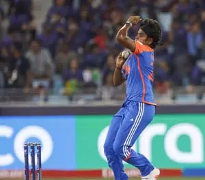 आईसीसी रैंकिंग: अरुंधति रेड्डी-श्री चरणी ने टी20 फॉर्मेट में लगाई जबरदस्त छलांग आईसीसी रैंकिंग: अरुंधति रेड्डी-श्री चरणी ने टी20 फॉर्मेट में लगाई जबरदस्त छलांग