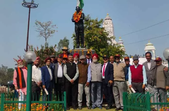 JAMMU: विक्टोरिया क्रॉस हीरो प्रकाश सिंह को श्रद्धांजलि दी गई JAMMU: विक्टोरिया क्रॉस हीरो प्रकाश सिंह को श्रद्धांजलि दी गई