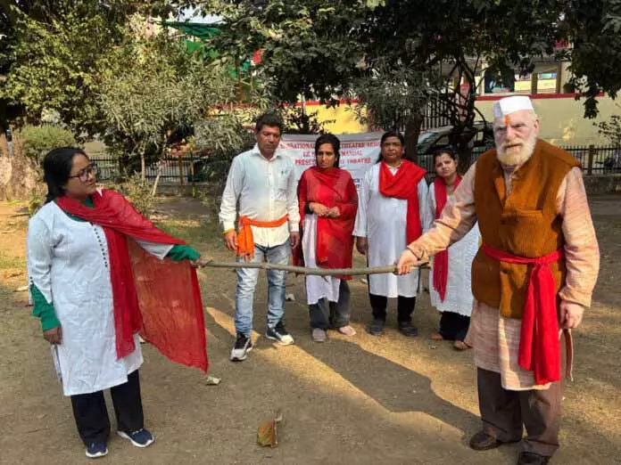 ESRM ने नुक्कड़ नाटक ‘नशा मुक्ति की अलख जगाओ’ का मंचन किया ESRM ने नुक्कड़ नाटक ‘नशा मुक्ति की अलख जगाओ’ का मंचन किया
