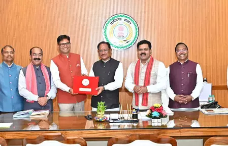 छत्तीसगढ़ बजट: 1.72 लाख करोड़ का बजट पेश, एजुकेशन, इंडस्ट्री और कनेक्टिविटी पर बड़ा निवेश छत्तीसगढ़ बजट: 1.72 लाख करोड़ का बजट पेश, एजुकेशन, इंडस्ट्री और कनेक्टिविटी पर बड़ा निवेश