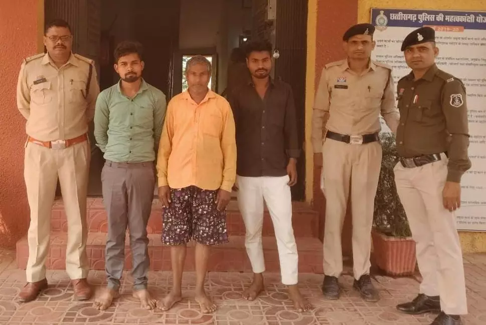 हाईस्कूल के पीछे जुआ खेल रहे 3 और जुआरी गिरफ्तार, भखारा पुलिस की कार्रवाई हाईस्कूल के पीछे जुआ खेल रहे 3 और जुआरी गिरफ्तार, भखारा पुलिस की कार्रवाई