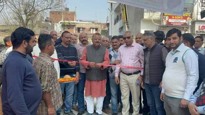 Ganga ने वार्ड 4, 5 बड़ी बहमना में लेन और ड्रेन के काम का उद्घाटन किया Ganga ने वार्ड 4, 5 बड़ी बहमना में लेन और ड्रेन के काम का उद्घाटन किया
