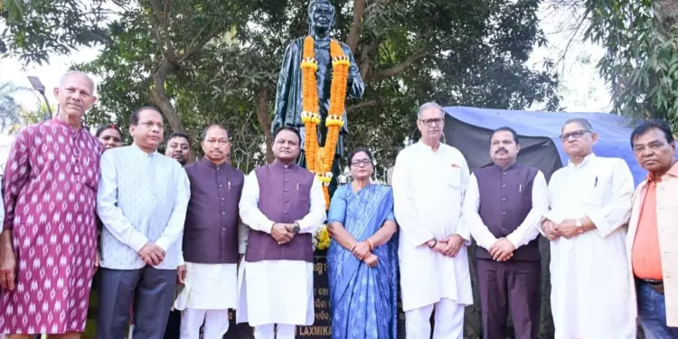 कांतकवि लक्ष्मीकांत महापात्र को उनकी पुण्यतिथि पर श्रद्धांजलि दी गई कांतकवि लक्ष्मीकांत महापात्र को उनकी पुण्यतिथि पर श्रद्धांजलि दी गई