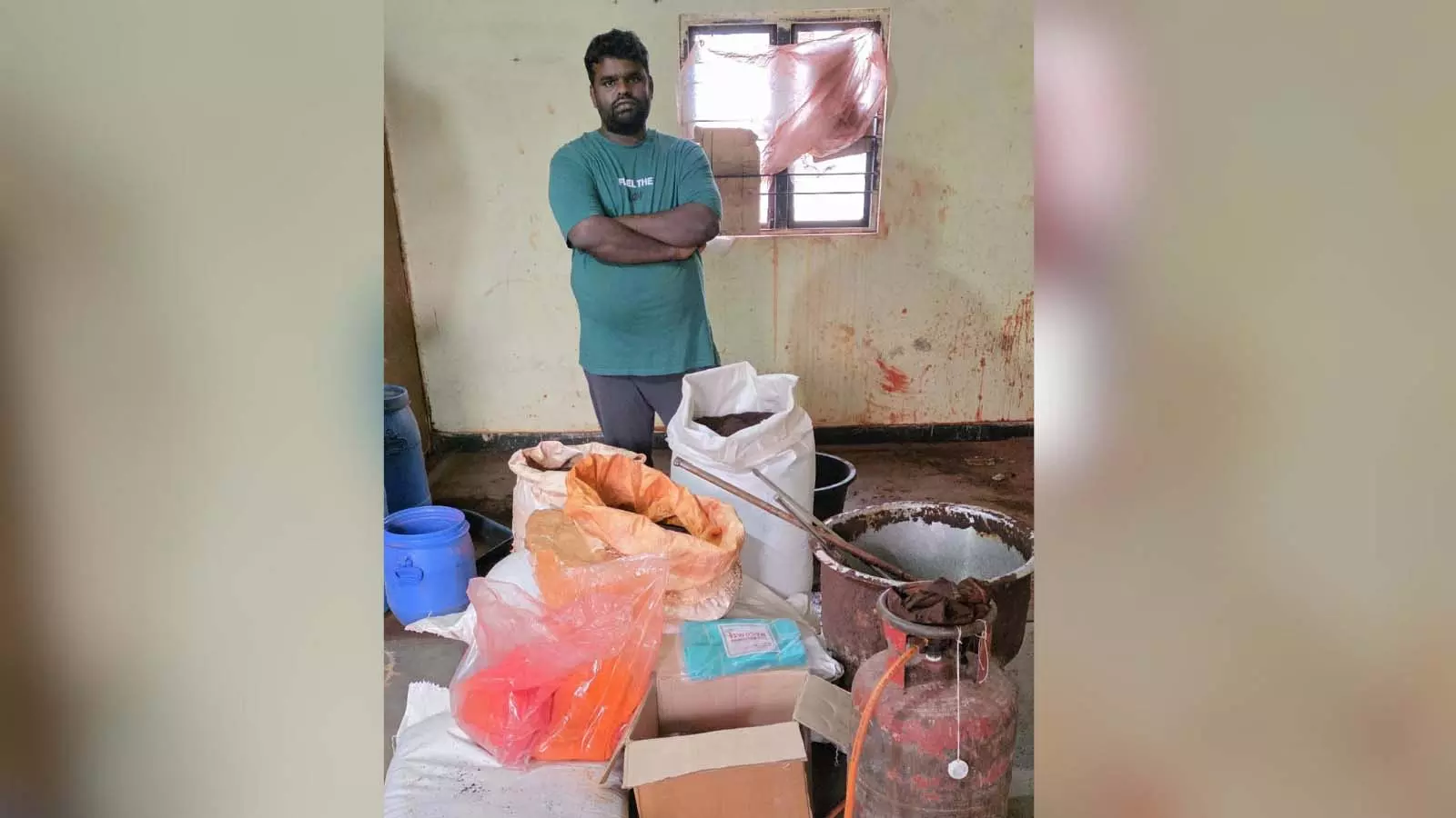 Hyderabad में मिलावटी चाय पाउडर की सप्लाई, पुलिस ने रैकेट का भंडाफोड़ किया Hyderabad में मिलावटी चाय पाउडर की सप्लाई, पुलिस ने रैकेट का भंडाफोड़ किया