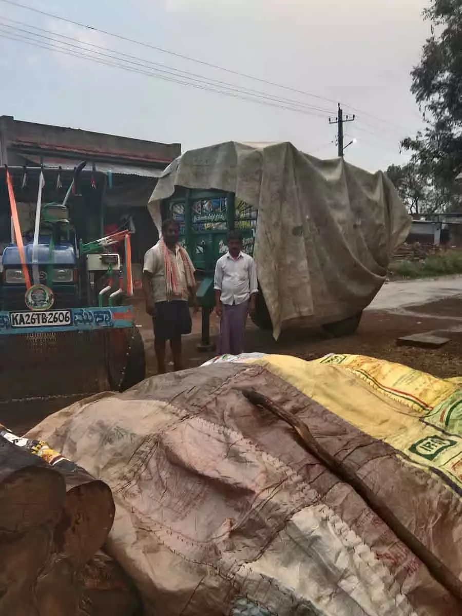 Karnataka: बेमौसम बारिश से किसान चिंतित Karnataka: बेमौसम बारिश से किसान चिंतित