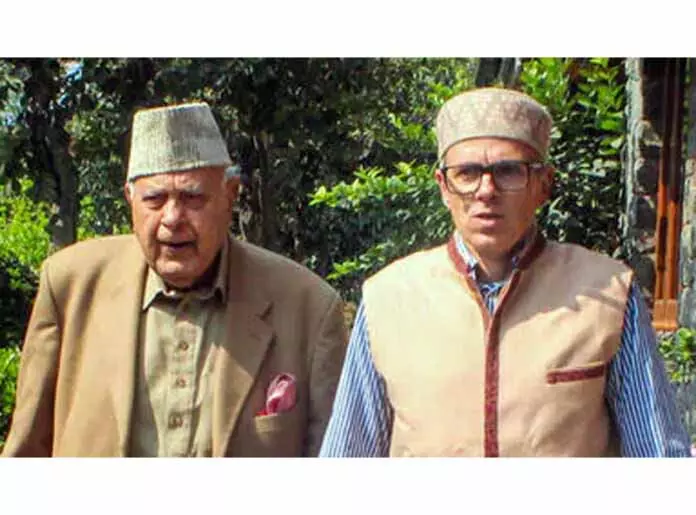 Farooq, उमर ने नजीर अहमद को श्रद्धांजलि दी Farooq, उमर ने नजीर अहमद को श्रद्धांजलि दी