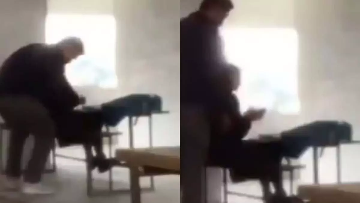 Deoria के स्कूल टीचर पर स्टूडेंट से छेड़छाड़ का आरोप Deoria के स्कूल टीचर पर स्टूडेंट से छेड़छाड़ का आरोप
