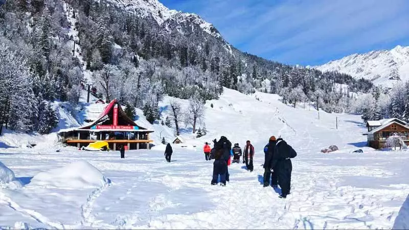 केंद्र सरकार ने Kullu-Manali आने वालों की सुरक्षा के लिए 24x7 हेल्पलाइन और टूरिस्ट पुलिस शुरू की केंद्र सरकार ने Kullu-Manali आने वालों की सुरक्षा के लिए 24x7 हेल्पलाइन और टूरिस्ट पुलिस शुरू की