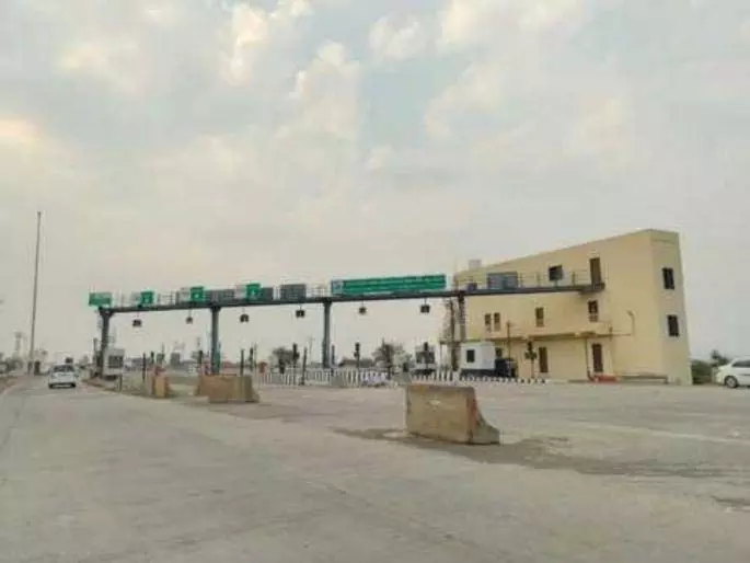 पुणे में गुस्सा: जलालवाड़ी Toll Plaza पर पूरी तरह से टोल माफ करने की मांग पुणे में गुस्सा: जलालवाड़ी Toll Plaza पर पूरी तरह से टोल माफ करने की मांग