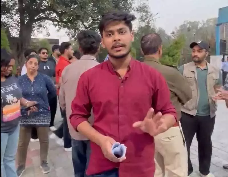 Chandigarh: 60 दिनों तक पिंजरे में बंद रहने के बाद MC शेल्टर के कुत्ते ने अपने ही बच्चे को खा लिया Chandigarh: 60 दिनों तक पिंजरे में बंद रहने के बाद MC शेल्टर के कुत्ते ने अपने ही बच्चे को खा लिया