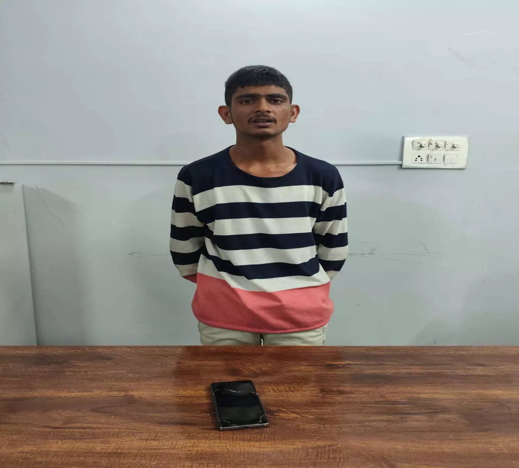 महादेवघाट तिराहा के पास से मोबाइल लूटने वाला बदमाश छोटू गिरफ्तार महादेवघाट तिराहा के पास से मोबाइल लूटने वाला बदमाश छोटू गिरफ्तार