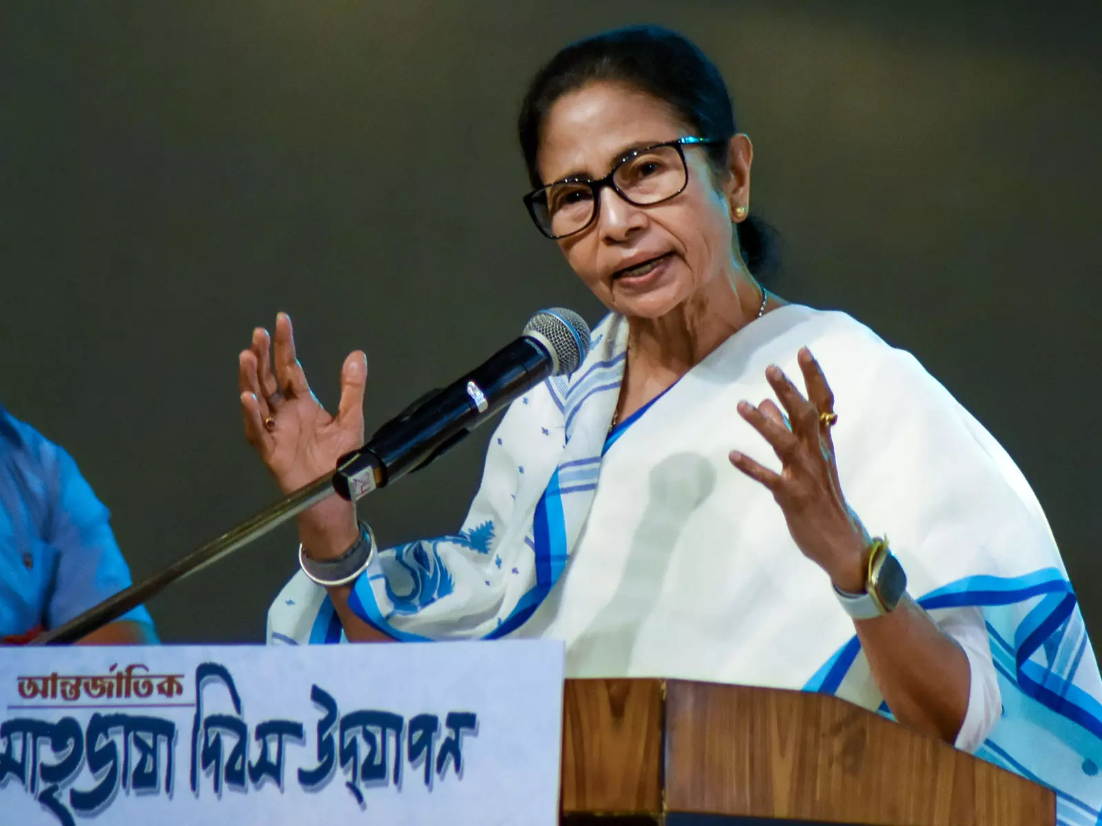 Mamata Banerjee ने पश्चिम बंगाल का नाम बदलकर बांग्ला रखने की मांग दोहराई Mamata Banerjee ने पश्चिम बंगाल का नाम बदलकर बांग्ला रखने की मांग दोहराई