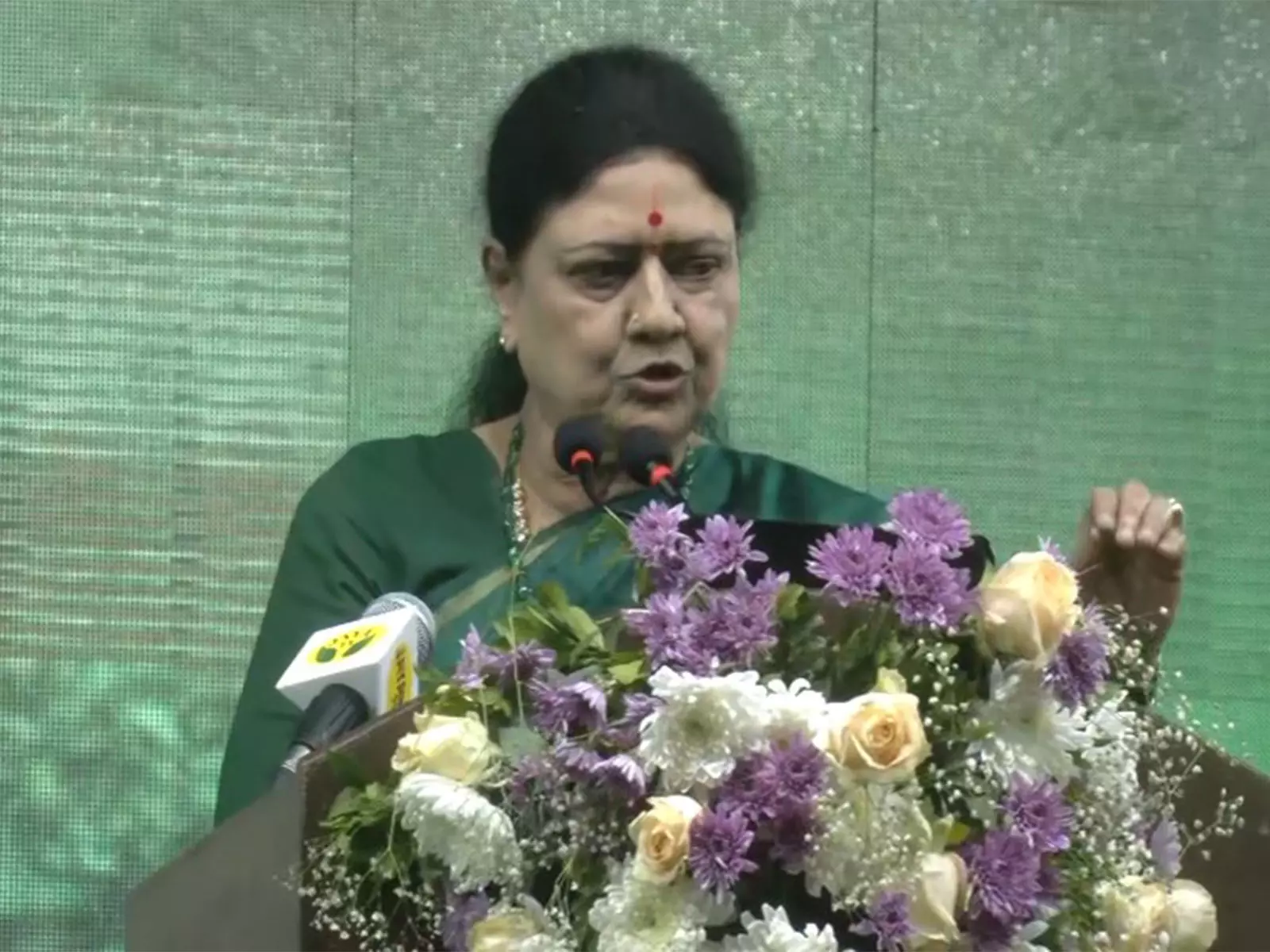 Sasikala ने द्रविड़ पार्टी की नई शुरुआत की घोषणा की Sasikala ने द्रविड़ पार्टी की नई शुरुआत की घोषणा की