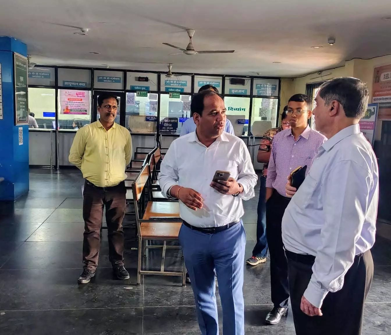 कलेक्टर डॉ. गौरव सिंह ने जिला चिकित्सालय का औचक निरीक्षण कलेक्टर डॉ. गौरव सिंह ने जिला चिकित्सालय का औचक निरीक्षण
