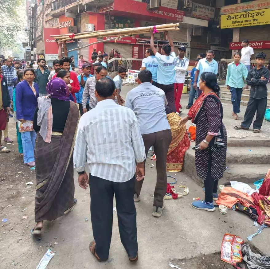 जिला प्रशासन का एक्शन मोड, तिवरैया शासकीय दुकान में अनियमितता पर कारण बताओ नोटिस जिला प्रशासन का एक्शन मोड, तिवरैया शासकीय दुकान में अनियमितता पर कारण बताओ नोटिस