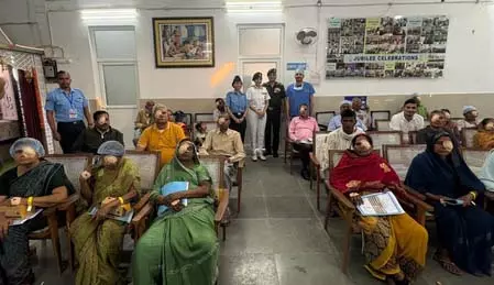 Indian थलसेना और वायुसेना के डॉक्टरों ने एक दिन में 100 नेत्र सर्जरी की, 300 का लक्ष्य Indian थलसेना और वायुसेना के डॉक्टरों ने एक दिन में 100 नेत्र सर्जरी की, 300 का लक्ष्य