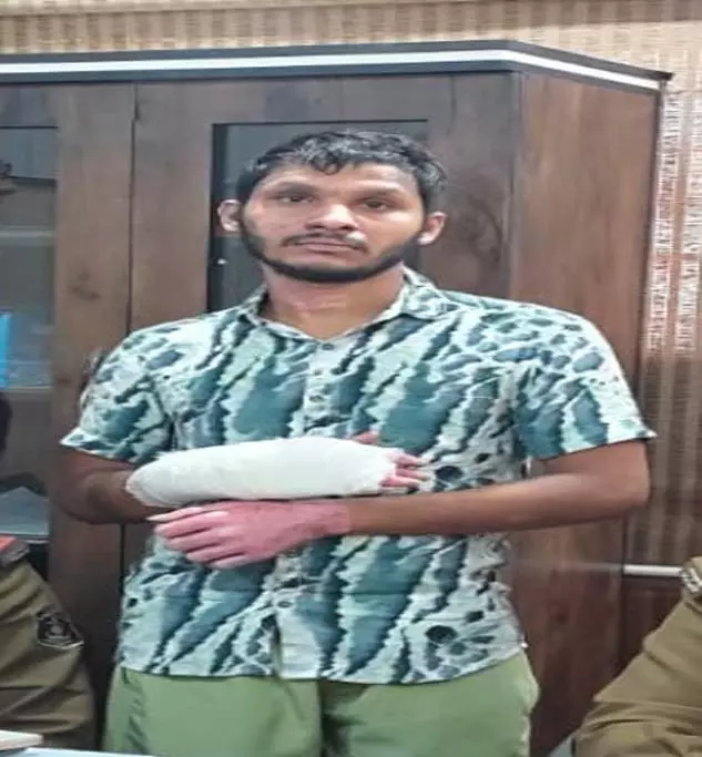 होटल के कमरे में युवती की मौत, मानसिक प्रताड़ना के आरोप में योगेंद्र साहू गिरफ्तार होटल के कमरे में युवती की मौत, मानसिक प्रताड़ना के आरोप में योगेंद्र साहू गिरफ्तार