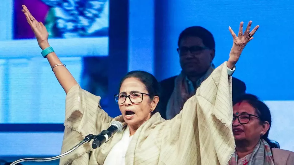Kolkata: बंगाल SIR विवाद में नया मोड़, TMC खुश Kolkata: बंगाल SIR विवाद में नया मोड़, TMC खुश