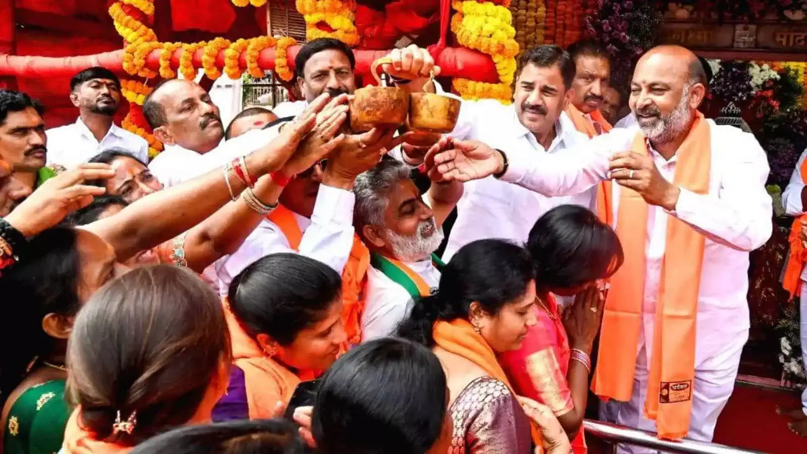 कांग्रेस के सत्ता में आने के बाद से तेलंगाना के मंदिरों पर हमले बढ़े: Bandi Sanjay